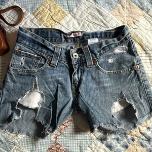 women’s levi’s jean shorts